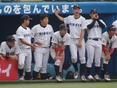 戦況を見つめるベンチの様子