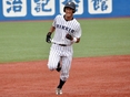 対法大戦、逆転満塁弾を放った佐藤竜彦（4年）