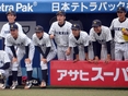 戦況を見つめるベンチの様子