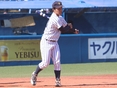 ノックを打つ黒沢康太（４年・学生コーチチーフ）
