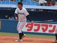 ノックを打つ小倉大貴（４年・学生コーチチーフ）
