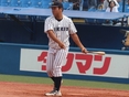 ノックを打つ小倉大貴学生コーチチーフ（４年）