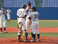前田雄気（4年）、岡部賢也（2年）、大塚淳人監督