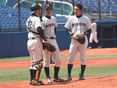 平本龍太郎（1年）、佐藤勇吾（1年）、新人監督　北村祐斗（4年）