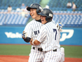 対慶大戦三回戦、勝ち越し打を放った加藤（3年）、大石康太（3年）