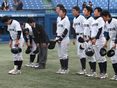 試合後、スタンドに挨拶する選手たち