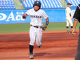 対明大戦、逆転本塁打を放った舟川（4年）